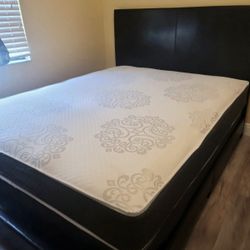 NEW Queen-Size MATTRESS and BOX SPRING. Bed frame not included👍