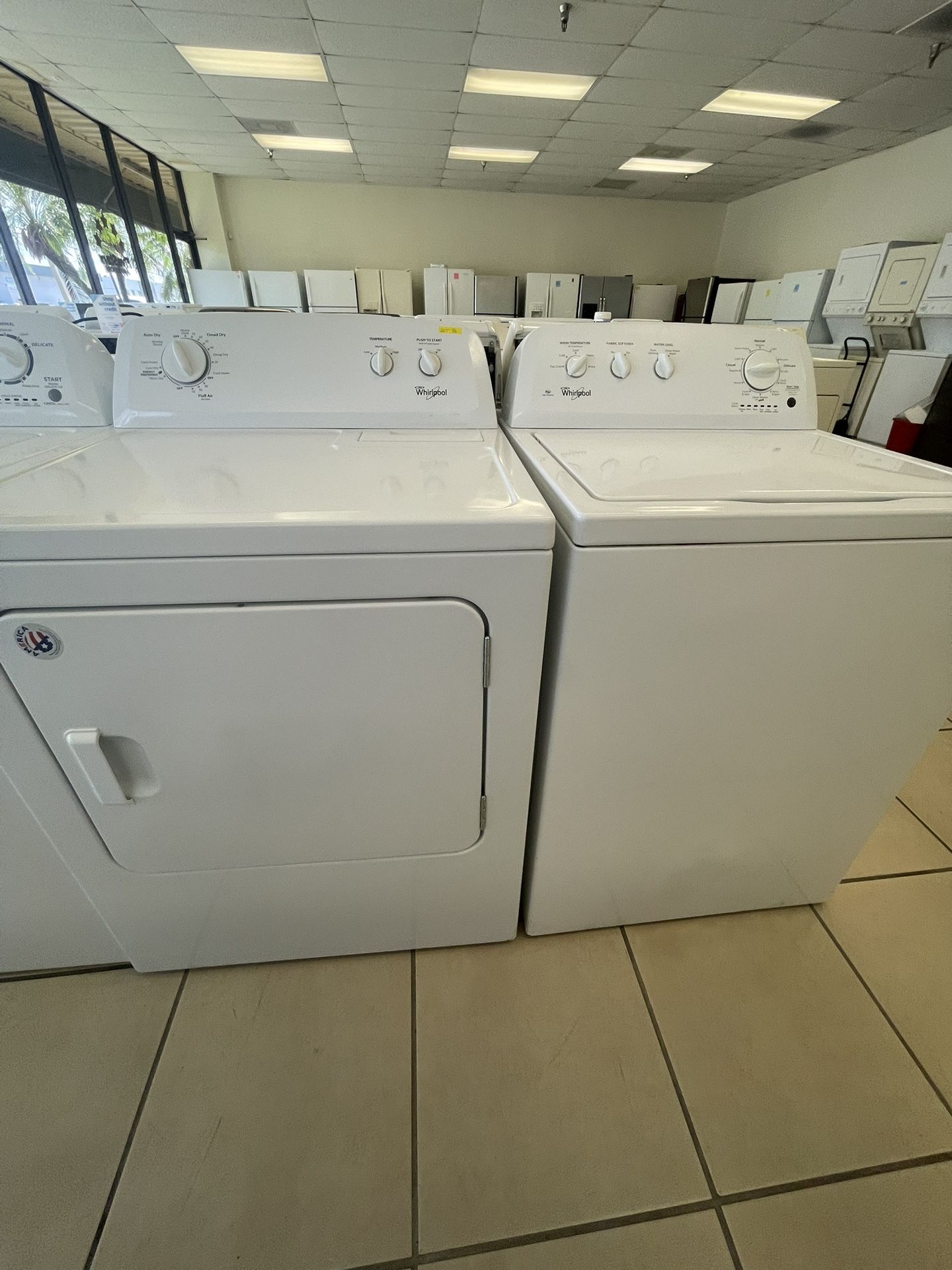 WHIRLPOOL SET WASHER AND DRYER WHITE