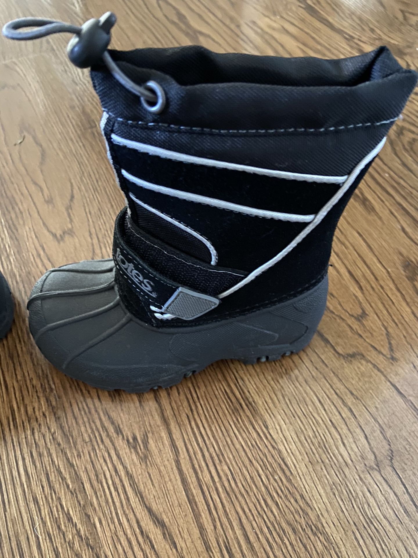 Brand New Toddler Snow Boots Size 7