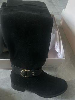Woman boots size 7-5