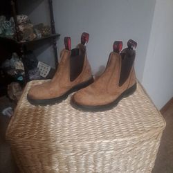 RED BACK BOOTS