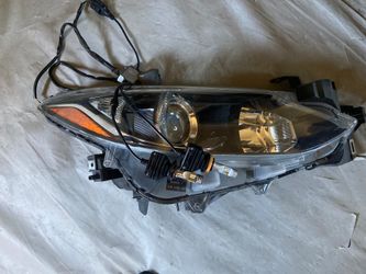 Mazda 3 Sedan 2015 Right passenger side headlight with LED Blue Light bulbs
