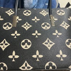 Classic Fashion Black Purse