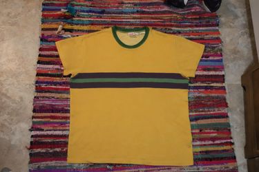 Levi’s yellow silky T-shirt (Size L)