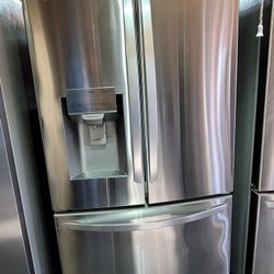 Like New 2020 LG Stainless Steel French Door Refrigerator 