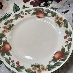  Dinnerware - Service For 6