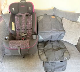 Carseat and protector