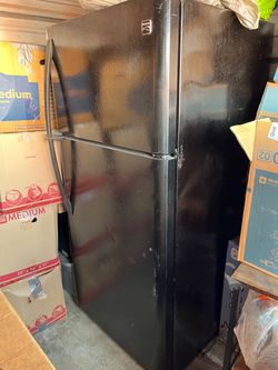 Refrigerator Kenworth $75