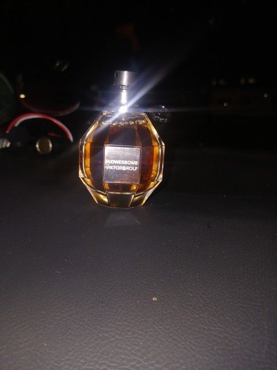 Victorrrr & Rolfff Flower Bomb
