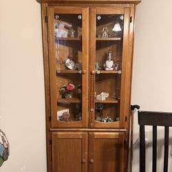 Aunt Is Moving Sale / Get Great Items Cheap