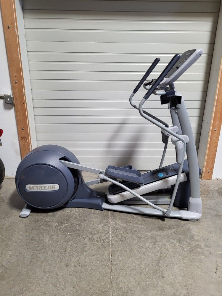 Precor EFX 811 Elliptical w P10 console for Sale in Auburn WA