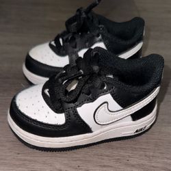 Black And White Nike Dunks Size 5C