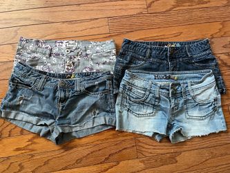 Lot of 4 pairs of Shorts MUDD size 8/9