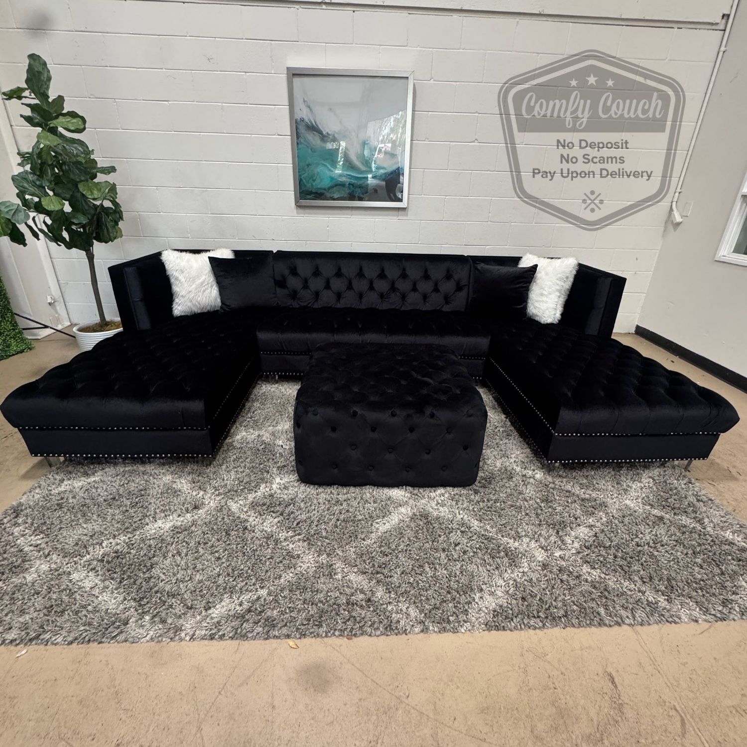 🛋️Stunning Velvet Ushaped Sectional w/Ottoman (Delivery Available!! )