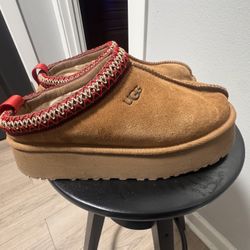 Uggs Tazz II Patform Size 6 Women 