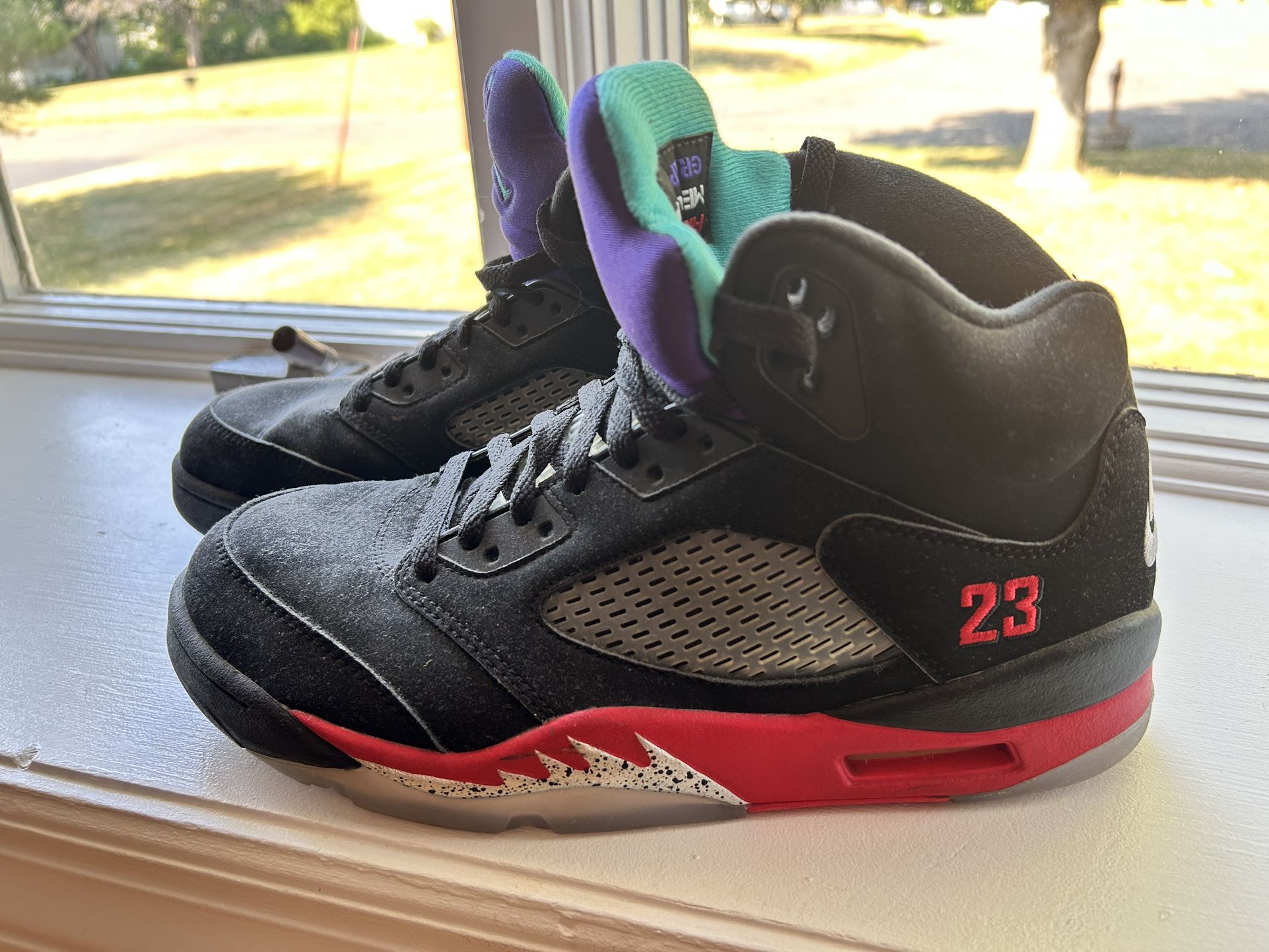 Air Jordan Sneakers Fire Red Metallic Grape