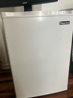 Magic chef mini refrigerator