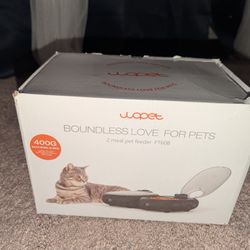 New - Battery powered automatic cat feeder - 2 pack