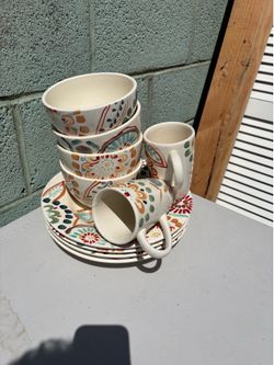 Plates/ bowls/ cups