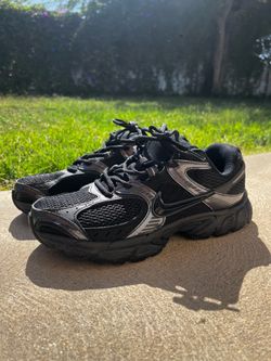 Nike shoes (Size 8)
