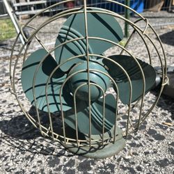 Vintage Dominion # 2012 Tabletop Desktop 10” Oscillating Fan 65 Watt 1940’s
