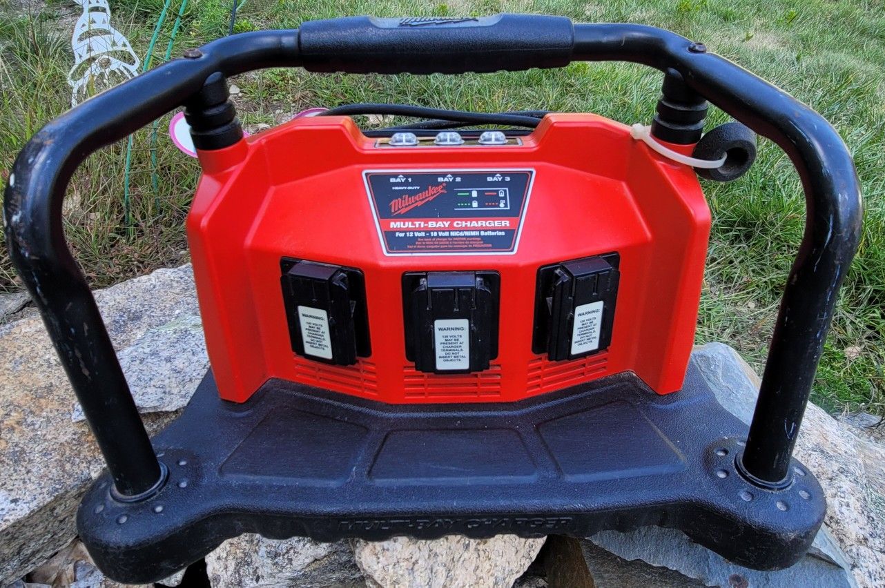 Milwaukee Multi-bay Charger 