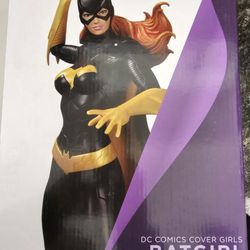 Batgirl Statue