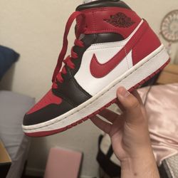 Red air jordan 1 retro high og SIZE 6.5Y Pick Up Only