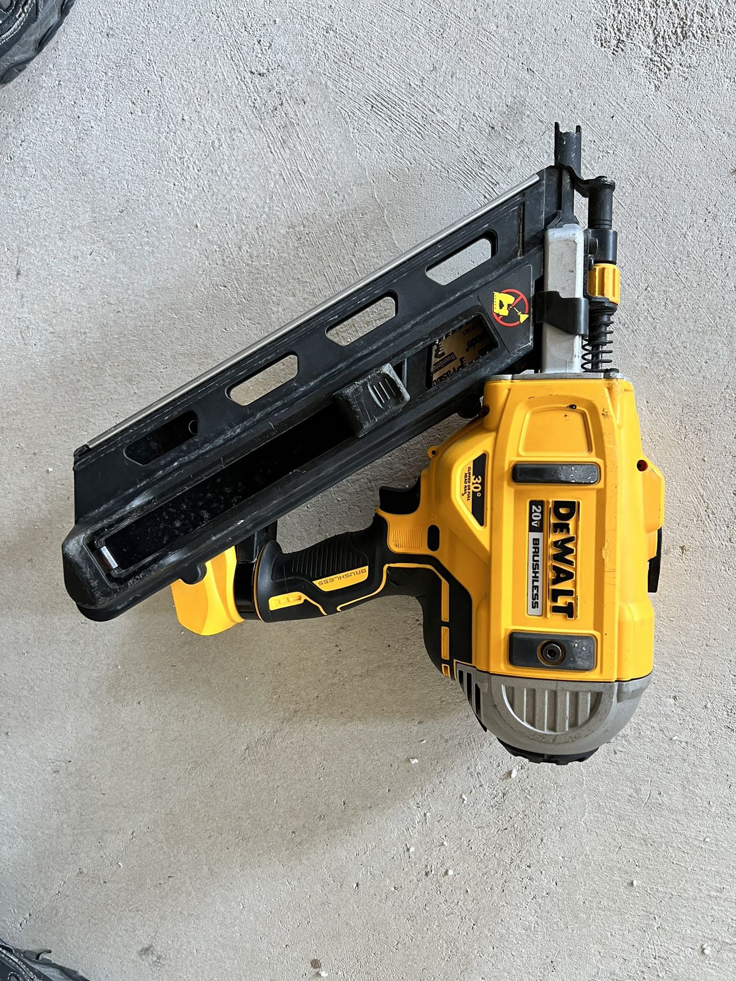 Dewalt Framing Nail Gun 20V 30 Degree Nailer for Sale in Pembroke Pines