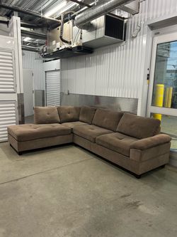 Sectional couch FREE DELIVER