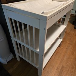 GULLIVER
Changing table, white