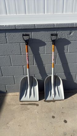 Huskey scoop shovels