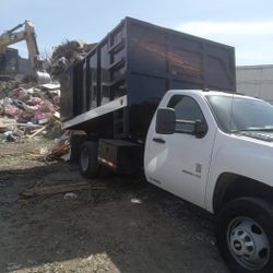 3500 Chevy... 2013   Con 140k Millas .. Caja Para 10 Toneladas De Bolteo 