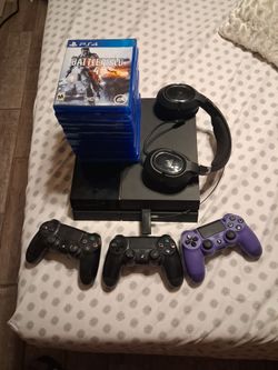 PLAYSTATION 4/3 CONTROLLERS/12GAMES AND BLUETOOTH TURTLE BEACH HEADSET
