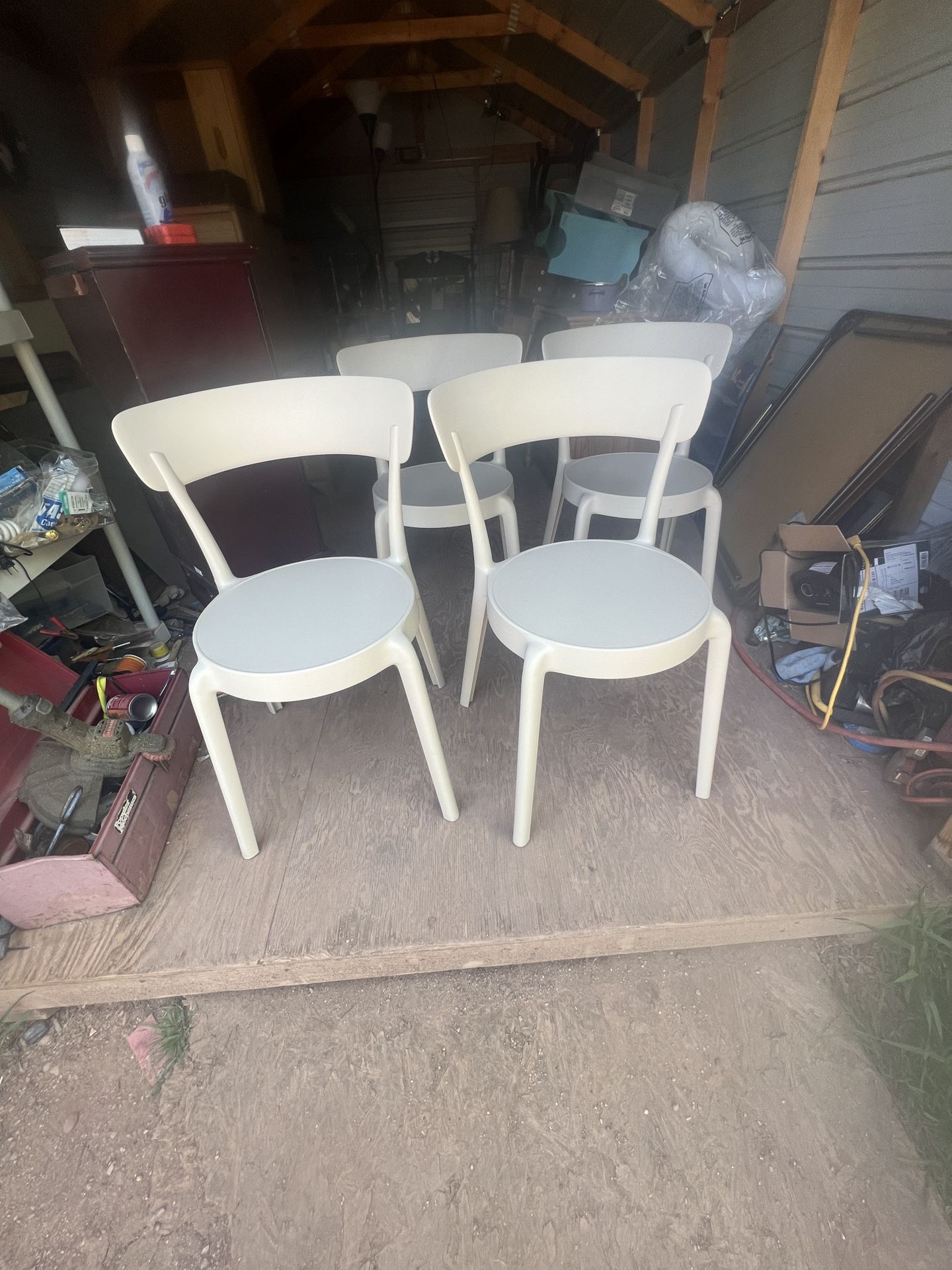 Nice Chairs I Am Selling A Set Of 4  In New Condition. Amazon Is Asking 90 For Each Chair