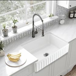 White Fireclay 30 in. Single Bowl Undermount Farmhouse Apron Kitchen Sink with Bottom Grid and Basket Strainer