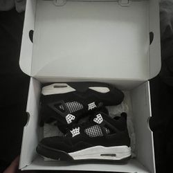 Jordan 4s Retros Black And White 