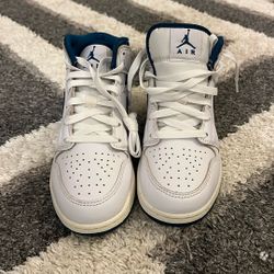Youth Air Jordan 1 Mid SE (GS)