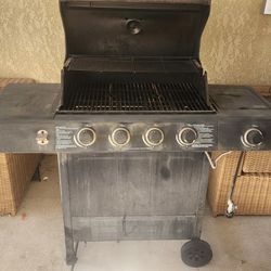 Selling a solid outdoor gas grill – perfect for backyard BBQs