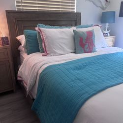 Queen bedroom set with 2 nightstand and dresser, NO MATRESS INCLUDED