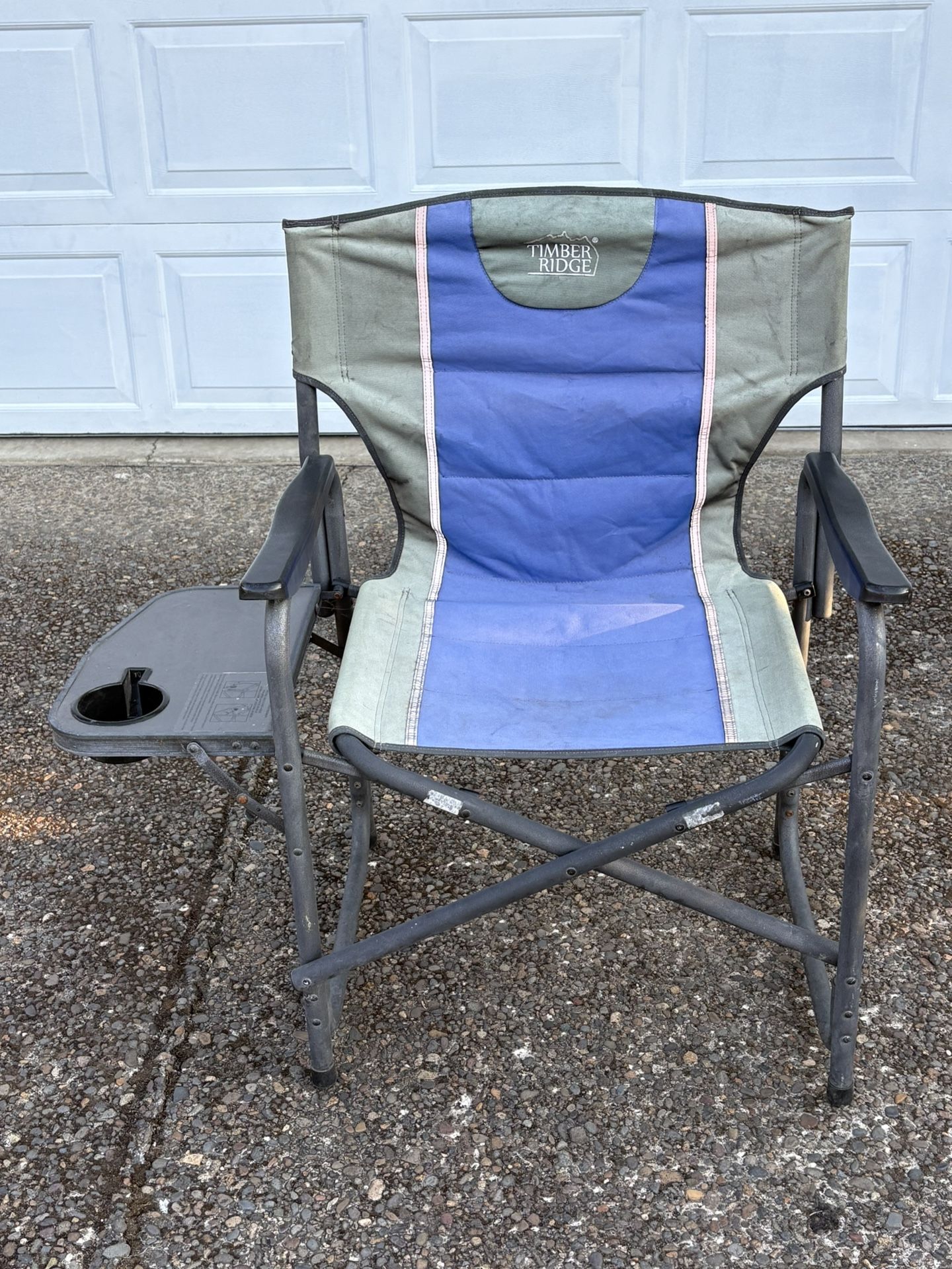 2 Outdoor Folding Chairs With Cupholder/Table