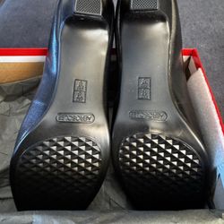 NIB Black leather Women’s 8 Wide Heel Aerosoles