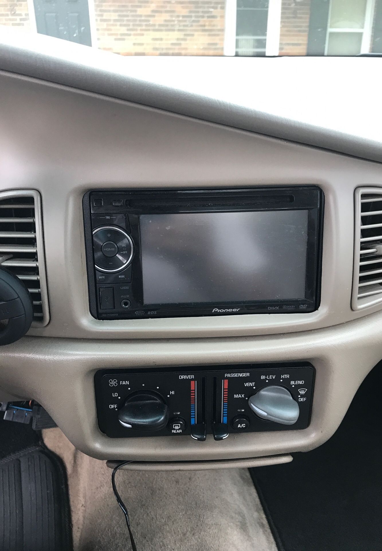 Pioneer double din radio AVH-p1400dvd