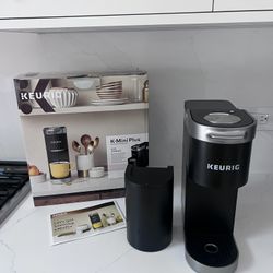 Used once! Retail $140 Keurig k mini plus single serve coffer maker and pod storage