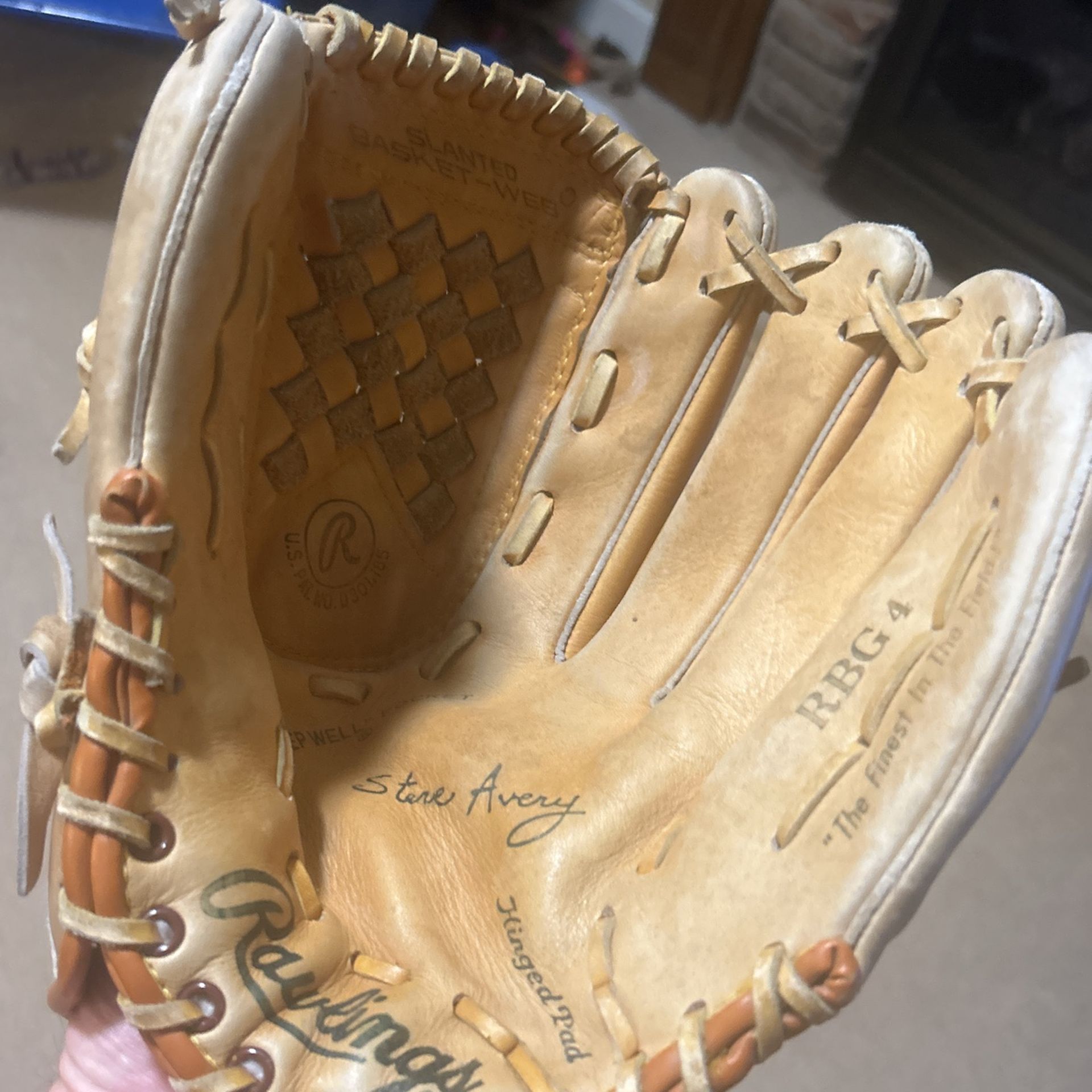 Rawlings baseball glove, full-size excellent shape