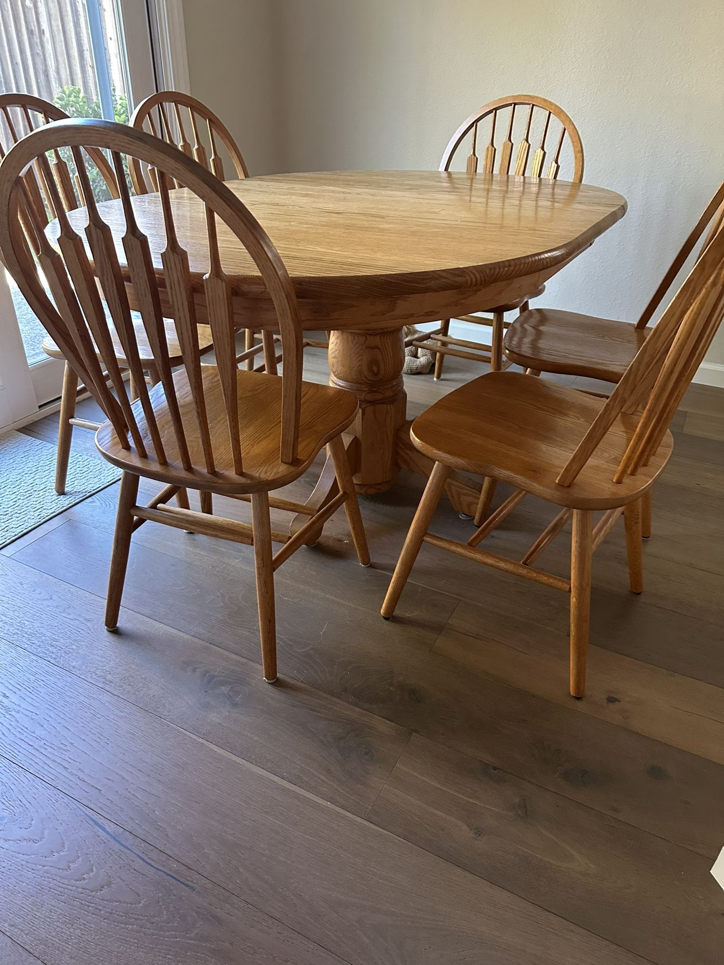 Wood table & 6 chairs