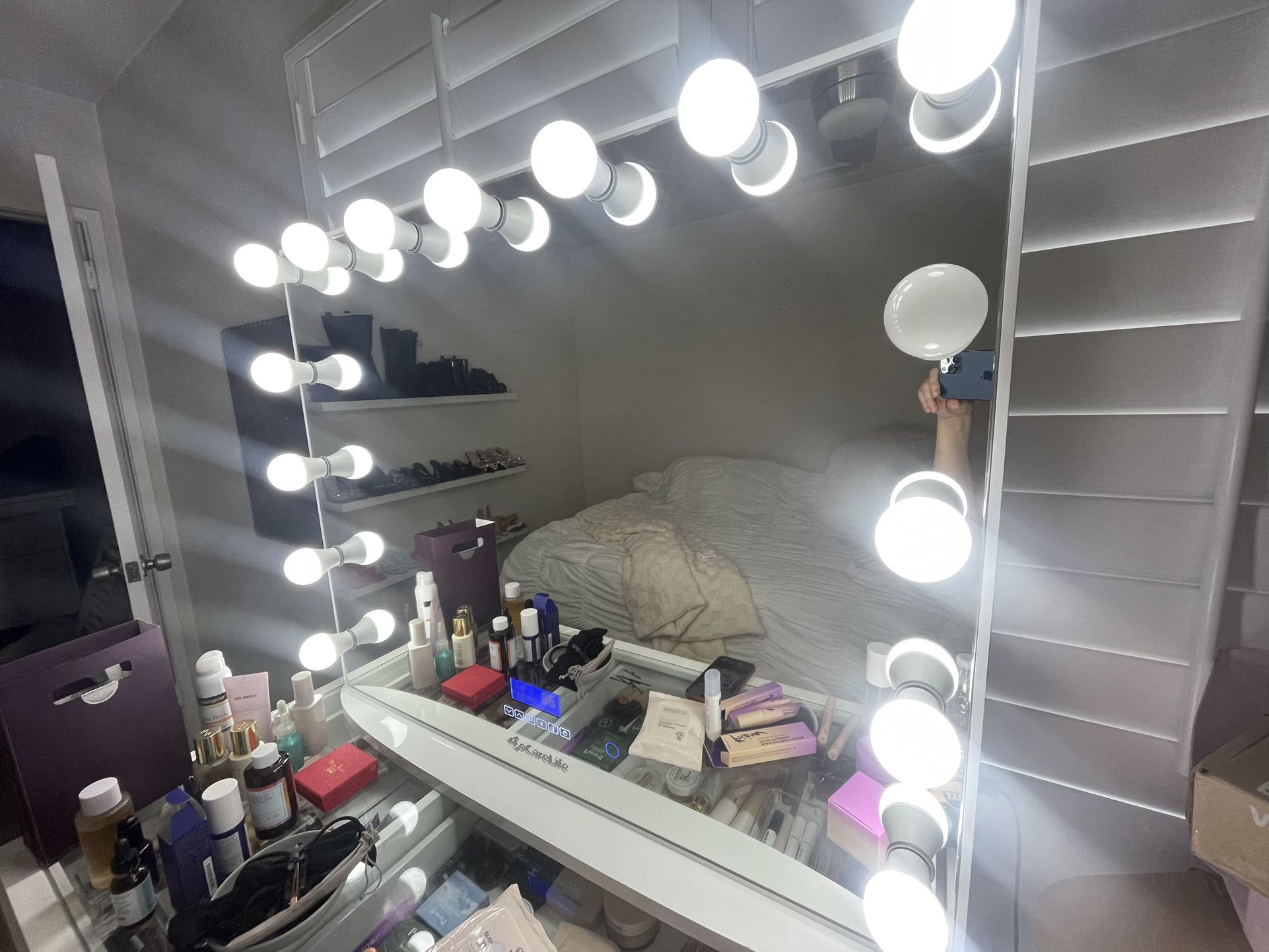 MAKEUP MIRROR WITH BLUETOOTH PICK UP TODAY 