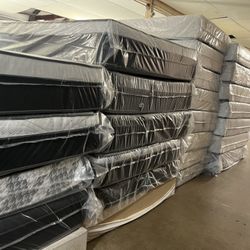 8️⃣3️⃣2️⃣ -4️⃣0️⃣7️⃣   -4️⃣5️⃣   -2️⃣6️⃣  . King Mattress $ 170 Colchones En Venta 