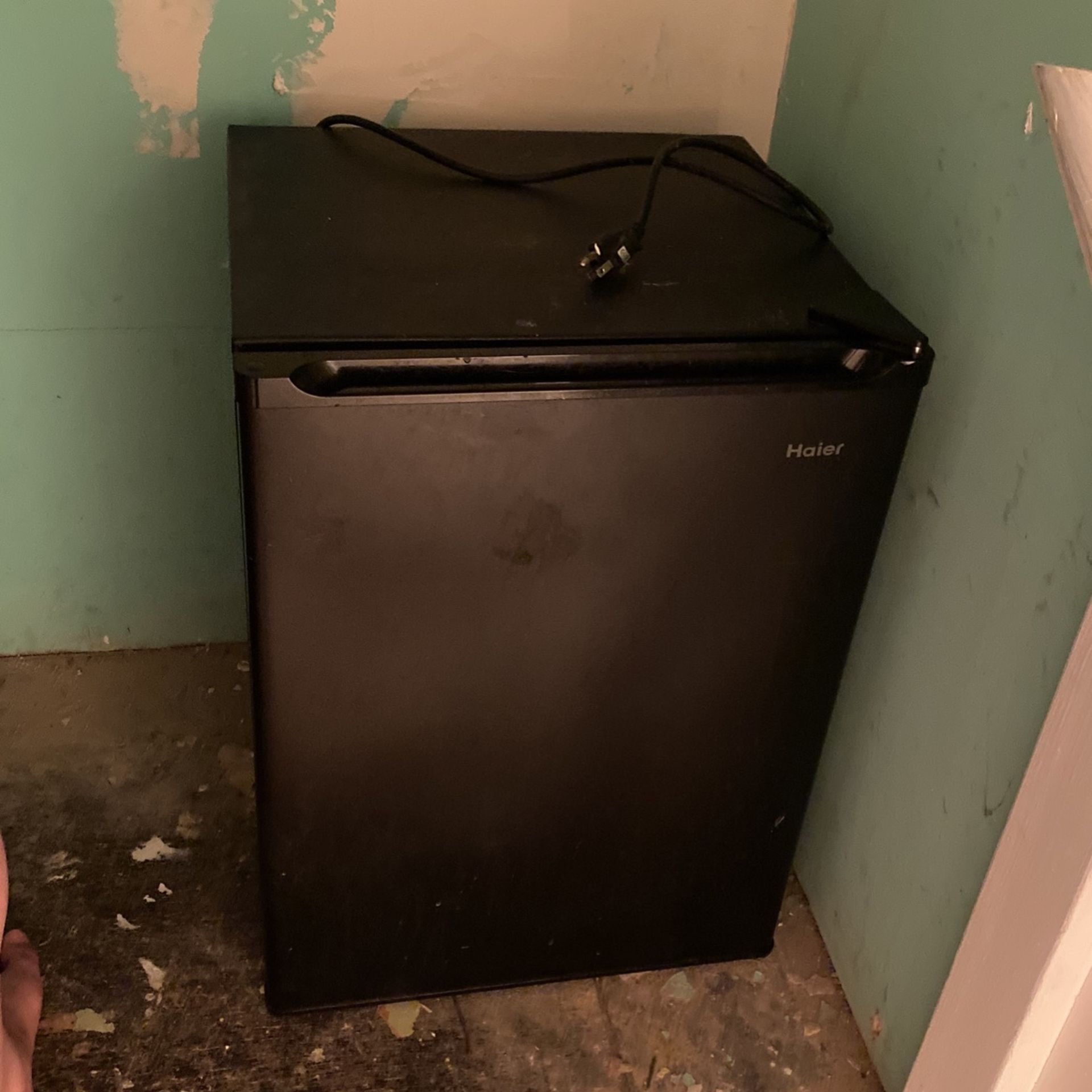 Haier Mini Fridge