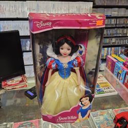 Disney Princess "Snow White" 14" Porcelain Keepsake Doll in Original Box! New!